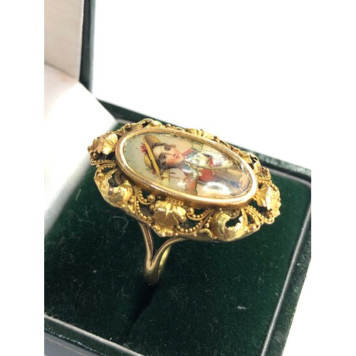 88 - Vintage 18ct gold picture ring weight approx 6.3g ring size approx r/s