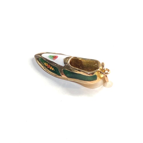 302 - 14ct gold enamelled shoe charm