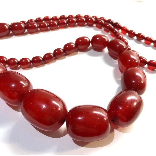 138 - cherry amber bakelite necklace good internal streaking 153g