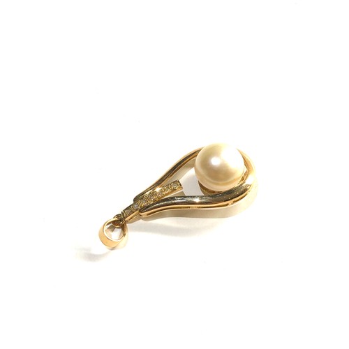 218 - 18ct gold diamond & pearl drop pendant 6.7g