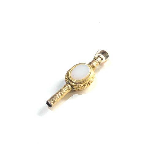 110 - 9ct gold agate set watch key