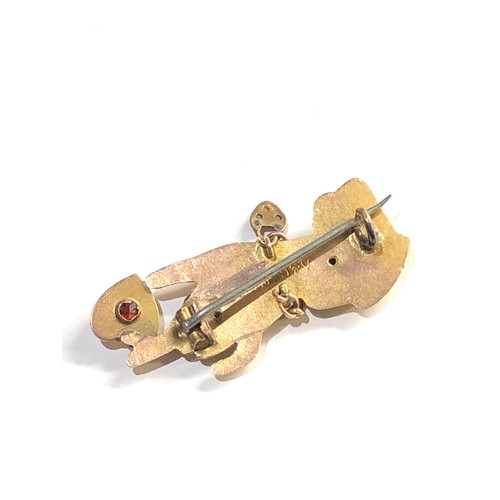 121 - 9ct gold hand brooch