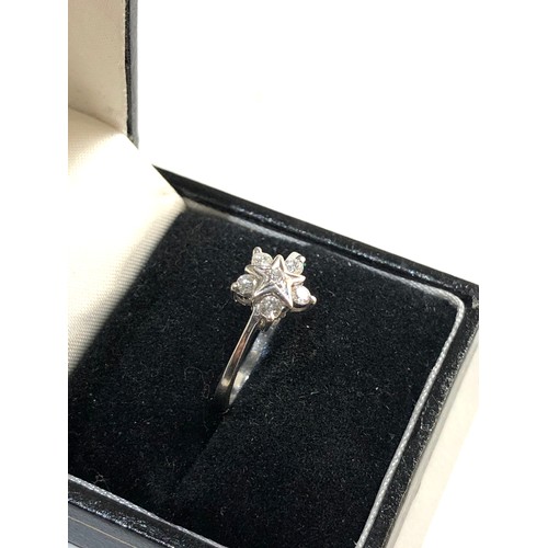 122 - 18ct gold diamond star ring