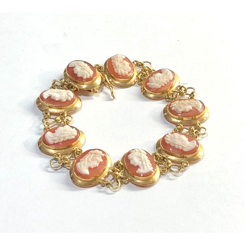 335 - 18ct gold cameo bracelet 17.5g