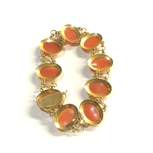 335 - 18ct gold cameo bracelet 17.5g