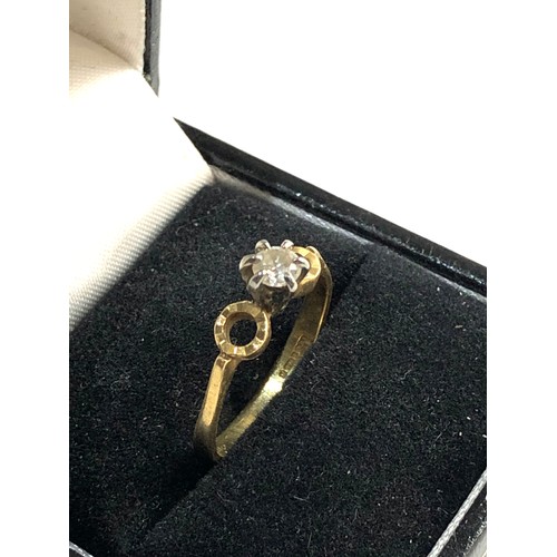 104 - 18ct gold diamond ring, ring size approx o, weight approx 2.6g