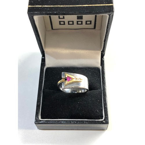 180 - 18ct gold modernist weight approx 8g ring size approx o