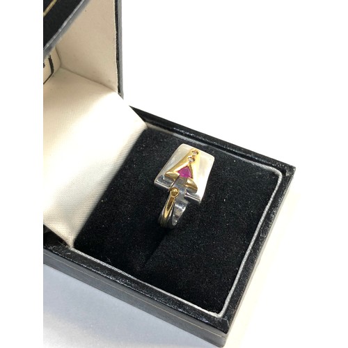 180 - 18ct gold modernist weight approx 8g ring size approx o