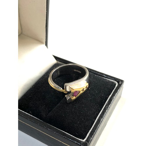 180 - 18ct gold modernist weight approx 8g ring size approx o