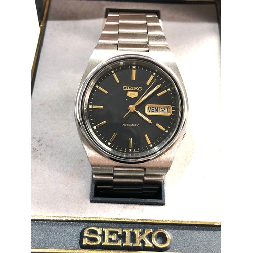 Boxed vintage seiko 5 automatic day date 7000-3130 watch is in working  order but no warranty is give