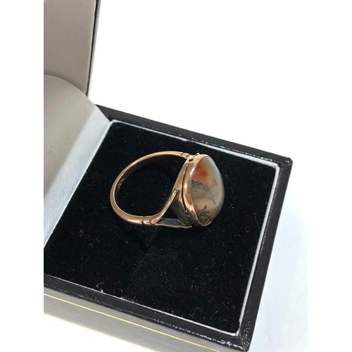 118 - 9ct gold moss agate ring