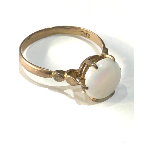 108 - 9ct gold opal ring 1.8g