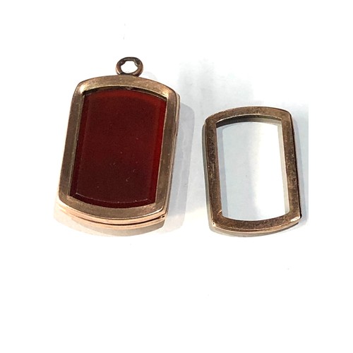 169 - 9ct gold agate double locket has back agate panel has come away