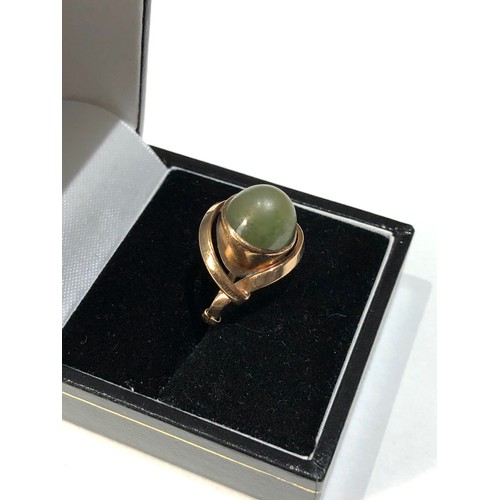 233 - 9ct gold jade ring weight 4.5g