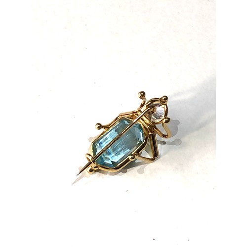 114 - 18ct gold gem stone bug brooch measures approx 2.4cm weight 3.3g