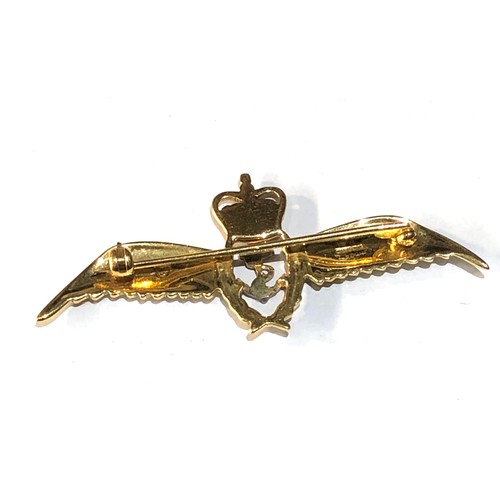 43 - Vintage 9ct gold and enamel winged navy sweet heart brooch measures approx 5.6cm wide weight 5.7g