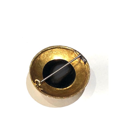 45 - Victorian high carat gold banded agate pin brooch measures approx 3.1cm dia in good condition weight... 