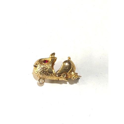 48 - Vintage 9ct gold opening gold owl charm jewelled eyes weight 3g