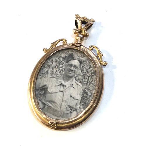 56 - Antique 9ct  gold picture pendant measures approx 4.8cm by 2.8cm widest points weight 4.2g