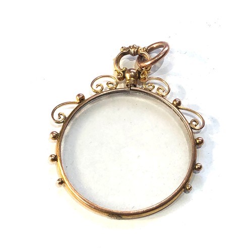 58 - Antique 9ct  gold picture pendant measures approx 4.6cm by 3.8cm widest points weight 5.7g