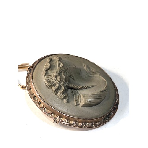 67 - 9ct gold lava cameo brooch measures approx 4.2cm by 3.6cm weight 17g