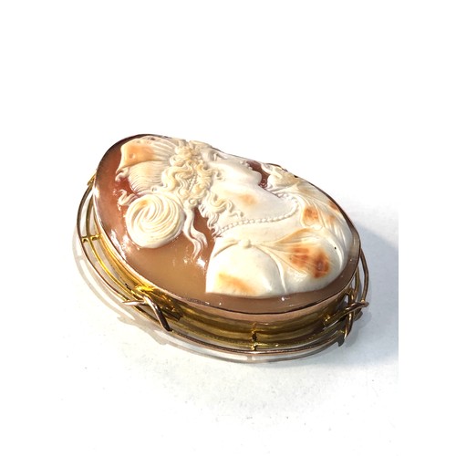 176 - Large 9ct gold frame cameo brooch measures approx 5.7cm by 4.6cm weight 16.5g good condition