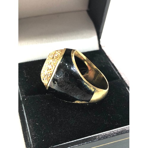 192 - Antique 18ct gold and enamel diamond ring enamel wear weight 12.8g