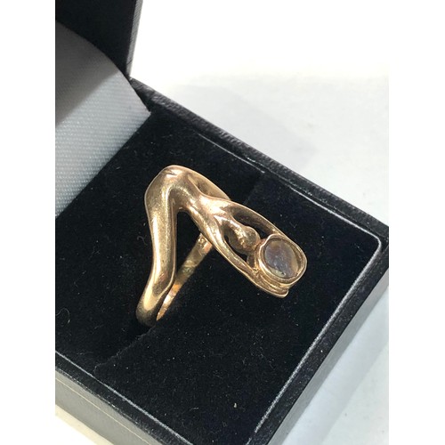 136 - unusual 9ct gold lady ring 7.2 g