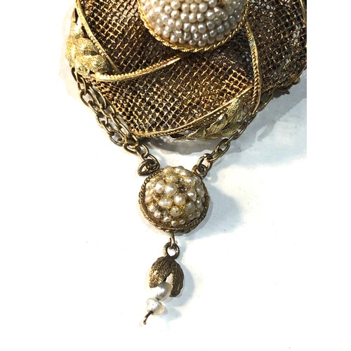 121 - 18ct gold woven brooch set with seed pearls weight 8.5g measures approx 5.3cm drop 3.1cm wide has  s... 