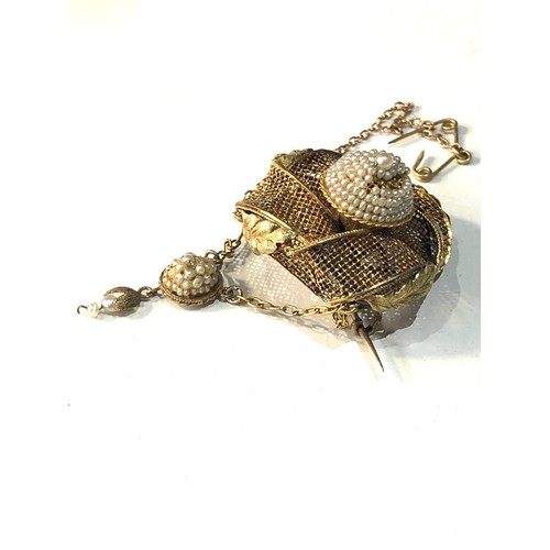 121 - 18ct gold woven brooch set with seed pearls weight 8.5g measures approx 5.3cm drop 3.1cm wide has  s... 