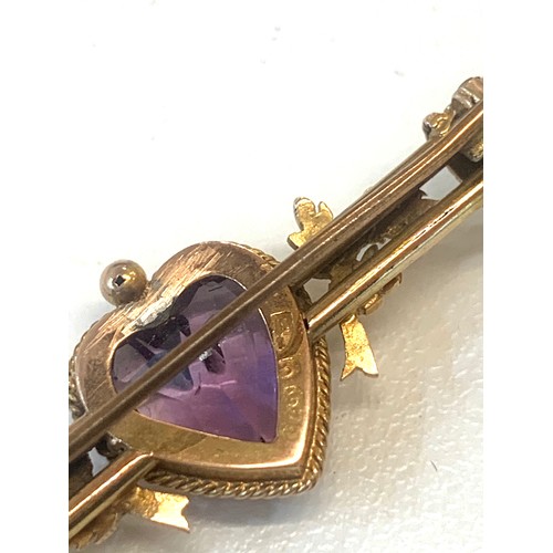 81 - Victorian 9ct gold ametyst and seed-pearl brooch measures approx 4.3cm by 1.4cm weight 3.5g good con... 