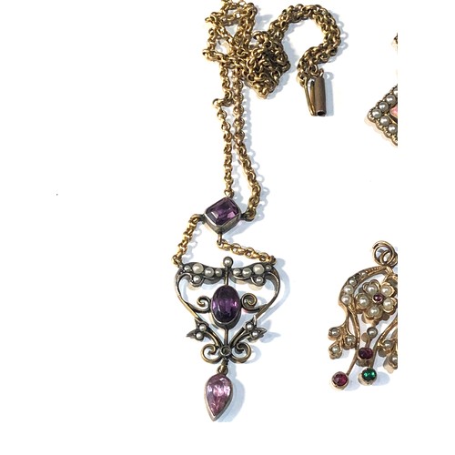 315 - 4 art nouveau items of jewellery pendants and necklaces all gold tone seed pearl missing in 2