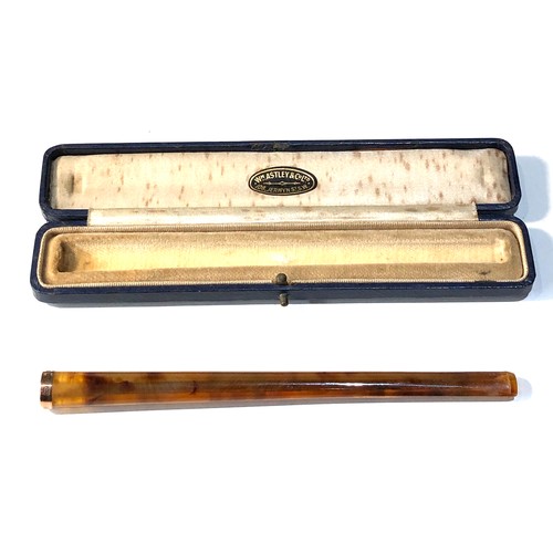 191 - Large boxed amber and 9ct gold rim cheroot / cigarette holder measures approx 15cm long and in origi... 