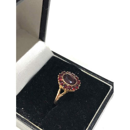 223 - Vintage 9ct gold garnet ring in good condition