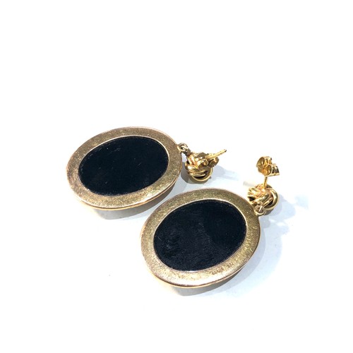 230 - 9ct gold onyx earrings eack measures approx 4.2cm drop by 2.3cm wide total weight 16g