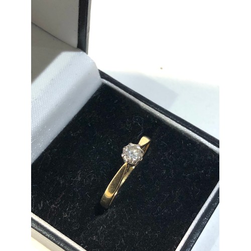 233 - 18ct gold diamond ring diamond measures approx 4mm