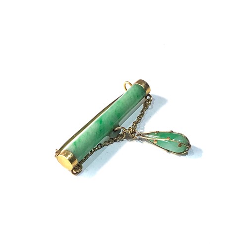 198 - 18ct gold jade brooch measures 4.4cm wide weight 7.4g