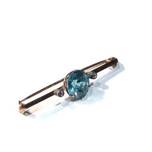 200 - Antique gold diamond and gem stone brooch measures approx 4.4cm centre gem measures approx 11mm dia ... 