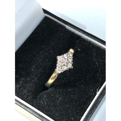 98 - 18ct gold diamond ring