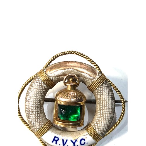 96 - 18ct gold and enamel R.V.Y.C sweetheart brooch measures approx 2.9cm dia weight 6g some enamel wear ... 