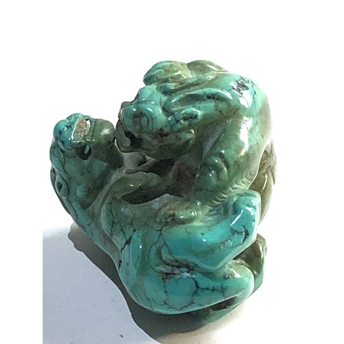 444 - Chinese turquoise stone fighting lions netsuke type figure measures approx 32mm by 27mm