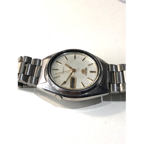 105 - Vintage Seiko 5 automatic 7009-3040  day date gents wristwatch in good used condition working order ... 