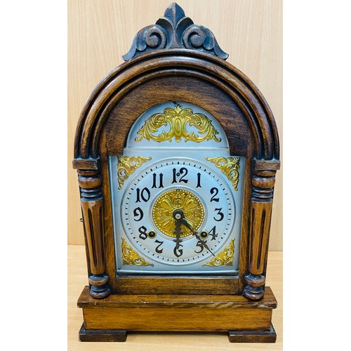 90 - Vintage oak 2 keyhole mantle clock, untested