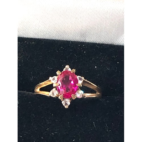 146 - 9ct gold pink gemstone cluster ring weight 2.6g