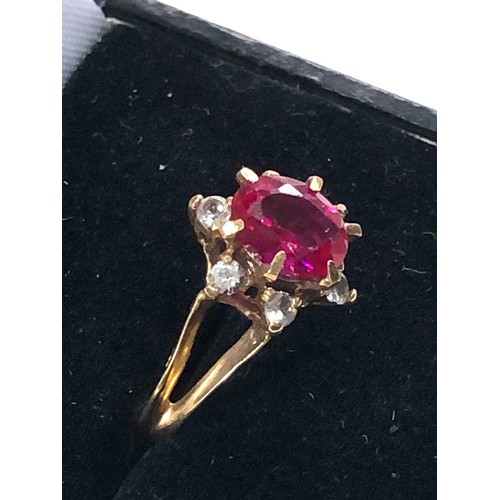 146 - 9ct gold pink gemstone cluster ring weight 2.6g