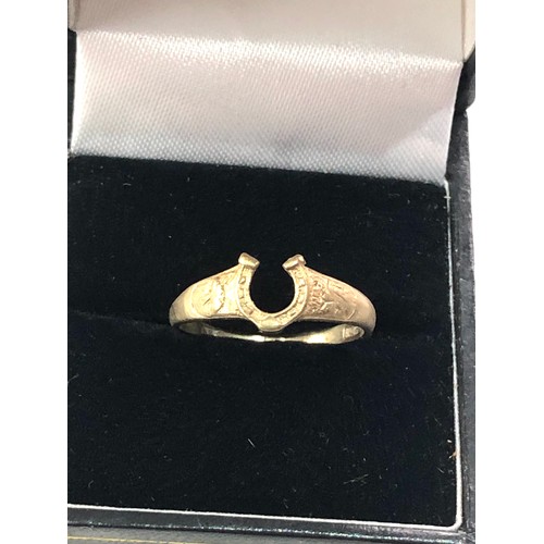 140 - 9ct gold horse shoe ring weight 1.8g