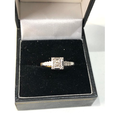 133 - Vintage 18ct gold & plat diamond  ring weight 3.3g