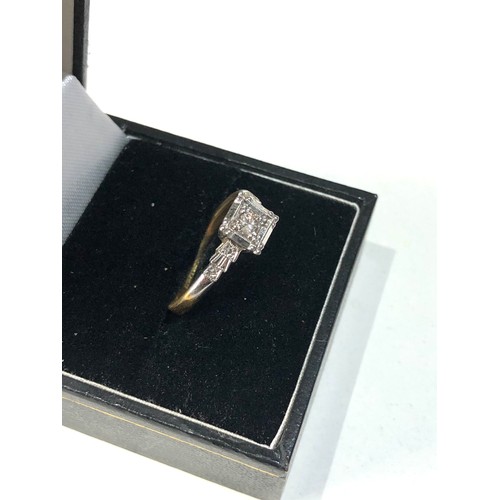 133 - Vintage 18ct gold & plat diamond  ring weight 3.3g