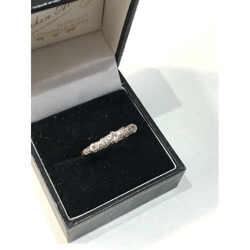 152 - 18ct gold & Plat 5 stone diamond ring weight 3.2g