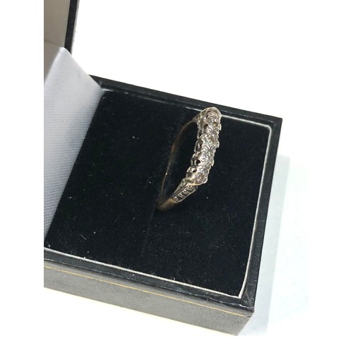 152 - 18ct gold & Plat 5 stone diamond ring weight 3.2g